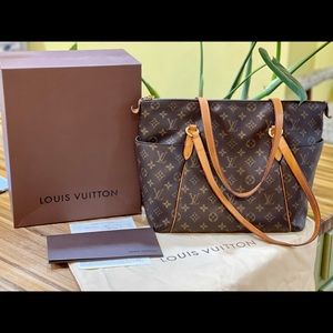 Louis Vuitton Totally MM Monogram Tote